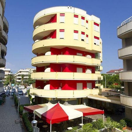 Hotel Esperia อัลบา อาดริอาติกา ภายนอก รูปภาพ