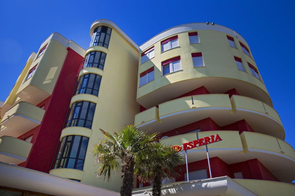 Hotel Esperia อัลบา อาดริอาติกา ภายนอก รูปภาพ