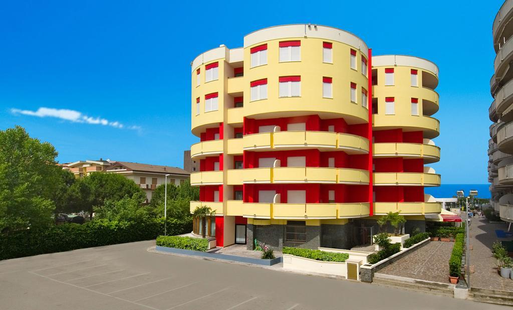 Hotel Esperia อัลบา อาดริอาติกา ภายนอก รูปภาพ